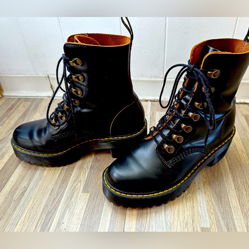 Platform Doc Martens, size 7 (EU 38)
